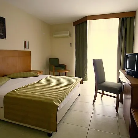 ホテル Surtel クシャダス